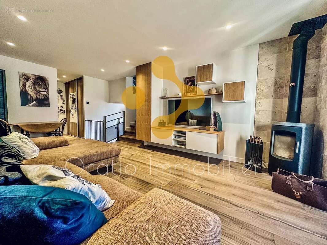 Maison à SAINT-MARTIN-EN-HAUT