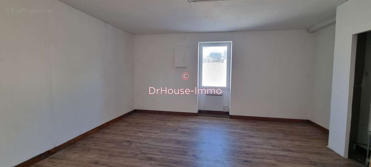 Maison 150 m² à Saint-Denis-Du-Payre  - photo 16