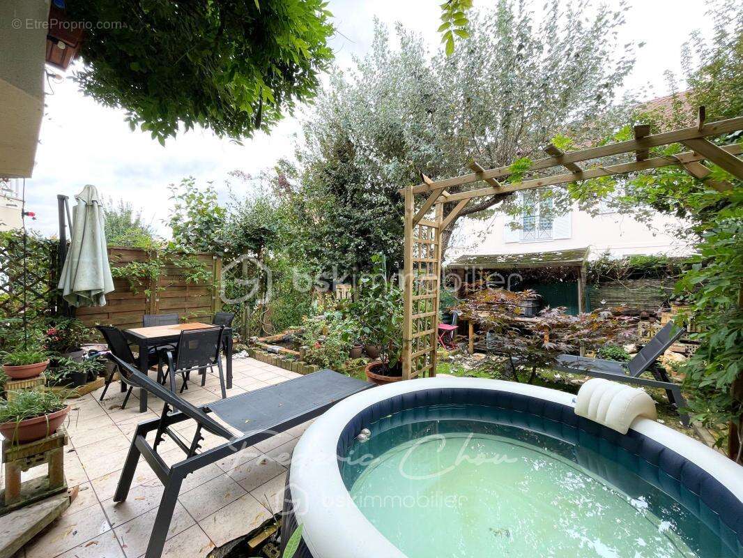 Maison à BUSSY-SAINT-GEORGES