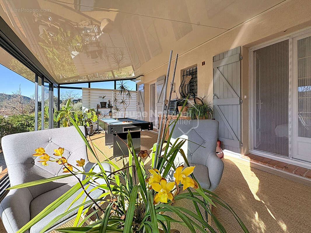 Maison à BAGNOLS-EN-FORET