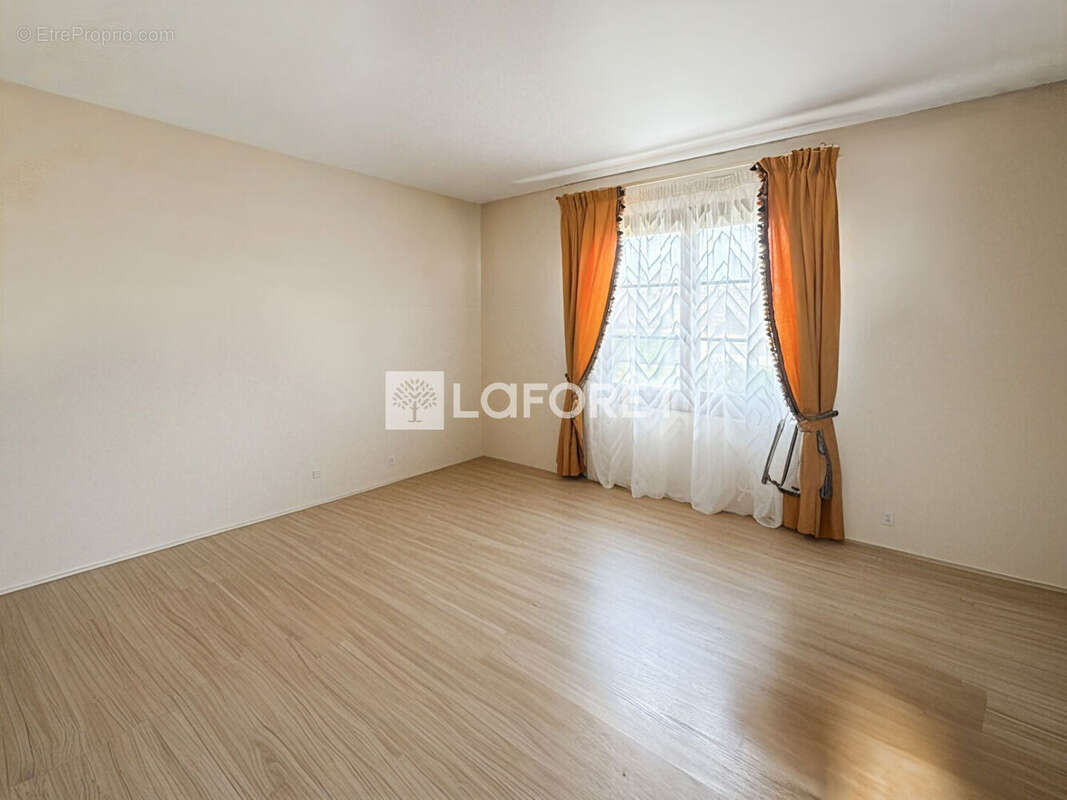Maison St Denis De Pile 5 pièce(s) 123.5 m². - photo 5