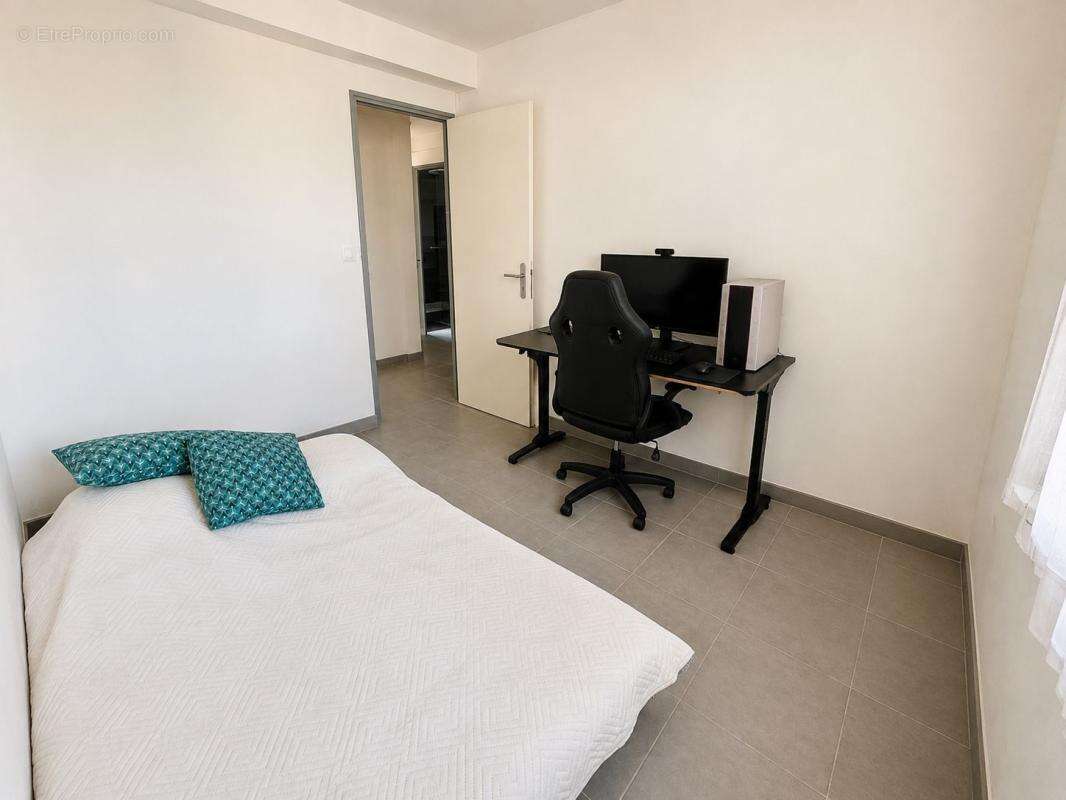 A vendre T4 de 77 m² entièrement rénové avec Cave et Place de Parking - photo 6