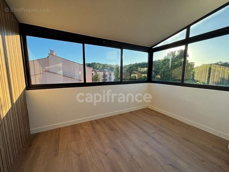 Appartement à MOUGINS