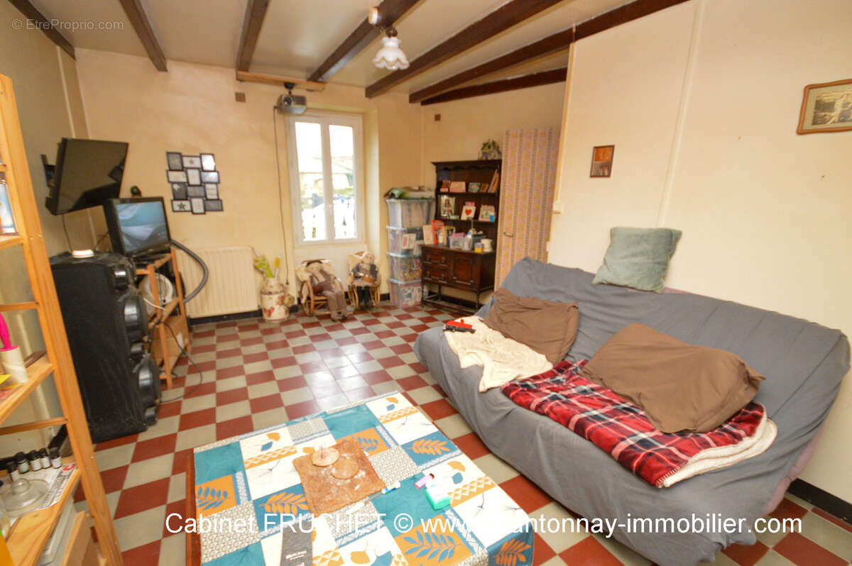 Maison à BAZOGES-EN-PAREDS