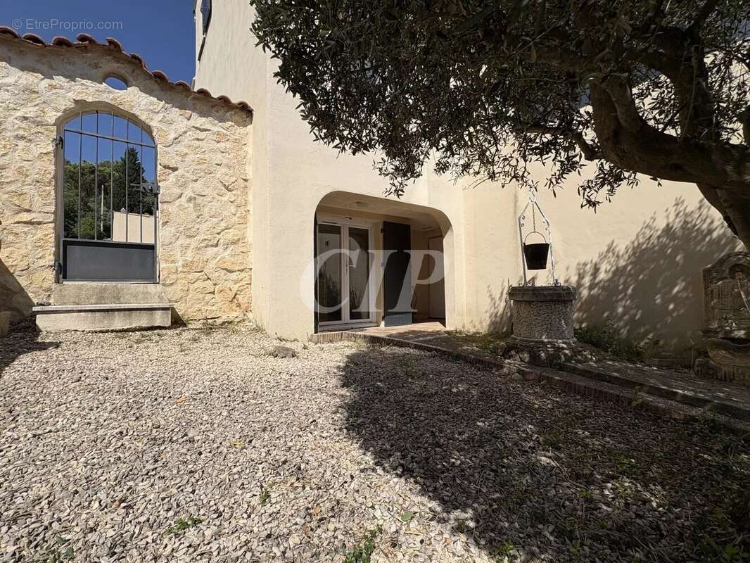 Maison à VILLELAURE