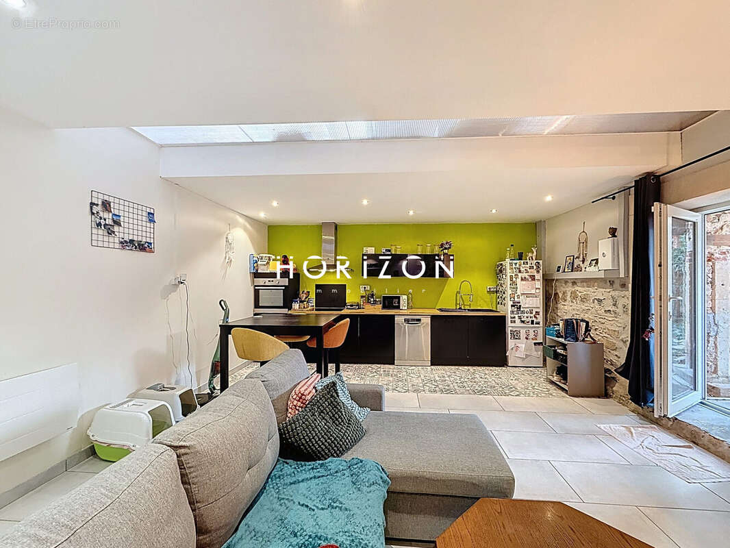 Commerce à CHARENTAY