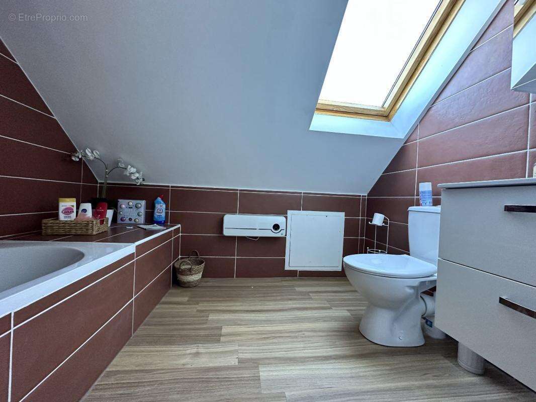 Maison à TREMBLAY-LES-VILLAGES