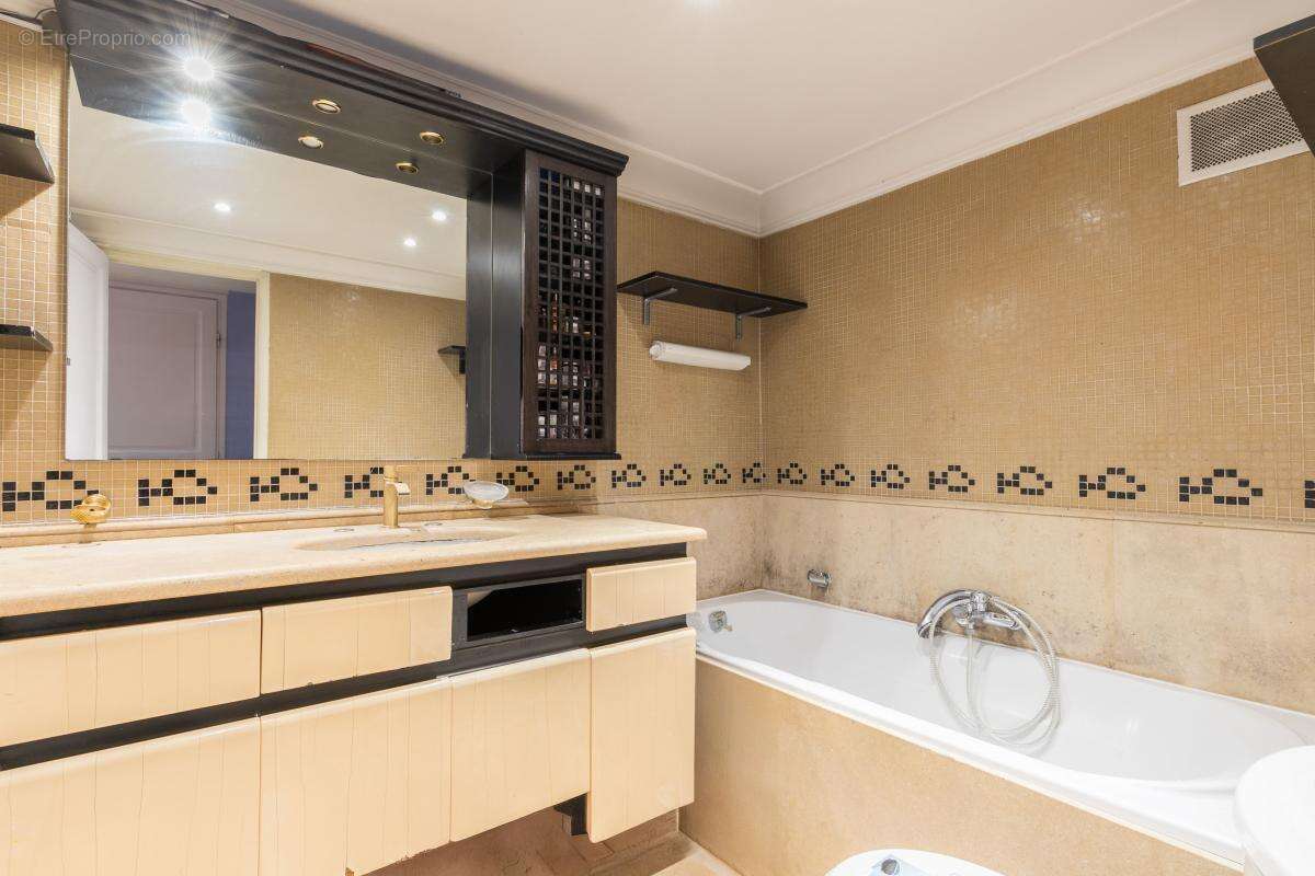 Commerce à PARIS-11E