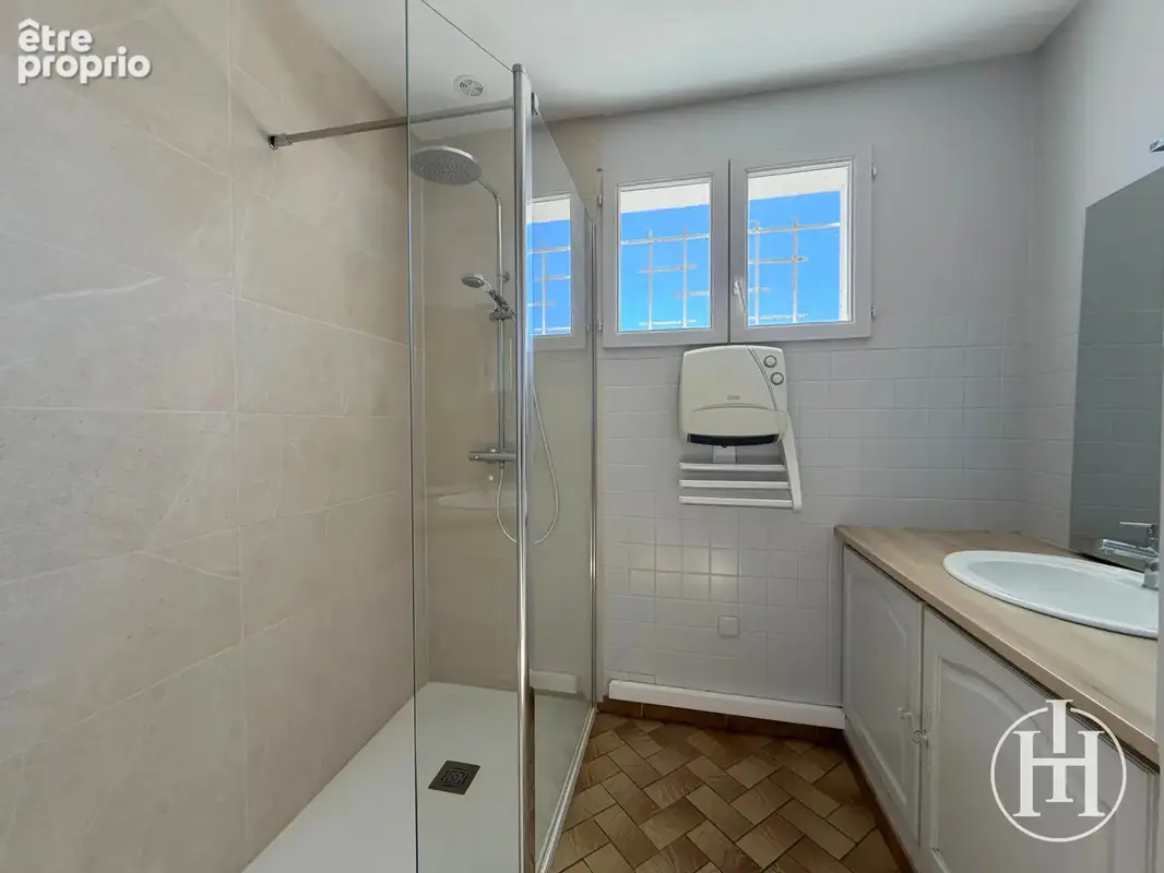 Bessais-le-Fromental   Maison familiale avec 4 chambres et terrain de 4000 m2 - photo 7