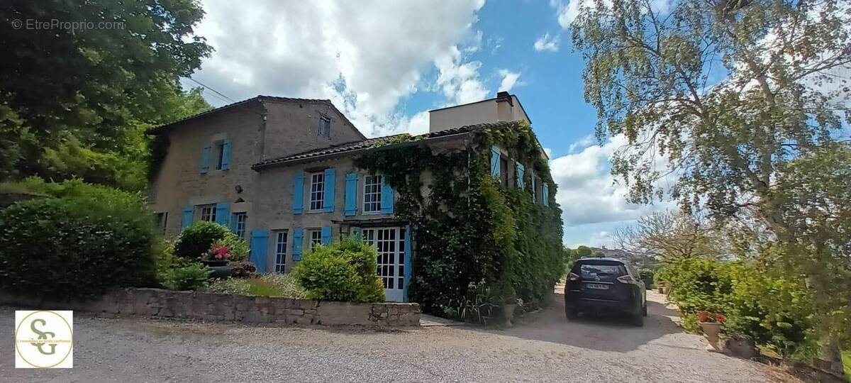   - Maison à CASTELNAU-DE-MONTMIRAL