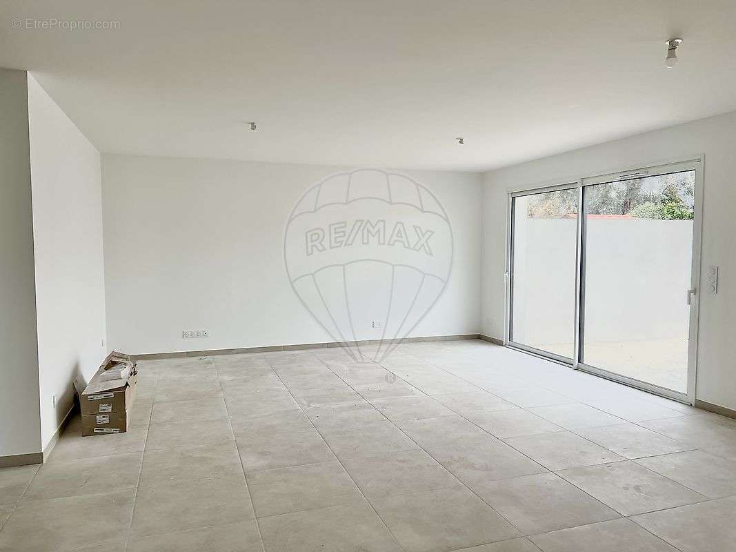 Maison à CHAILLEVETTE