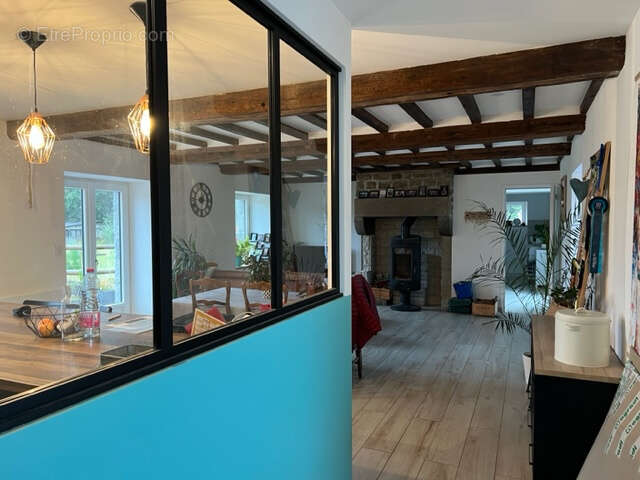A 2 pas de VIRE, Maison 150m2, 5 pièces avec 112000m2 de terrain - photo 8