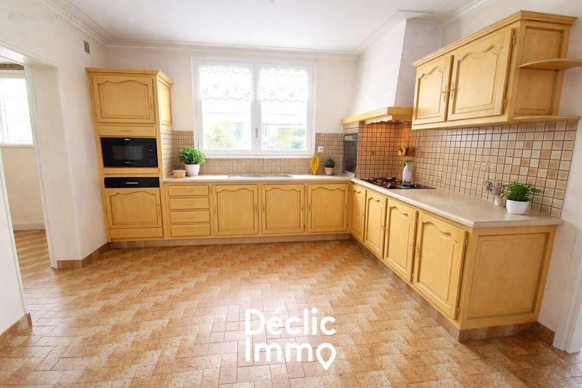 Plain-pied avec 3 chambres  véranda  terrain de 350 m²  au calme - photo 4
