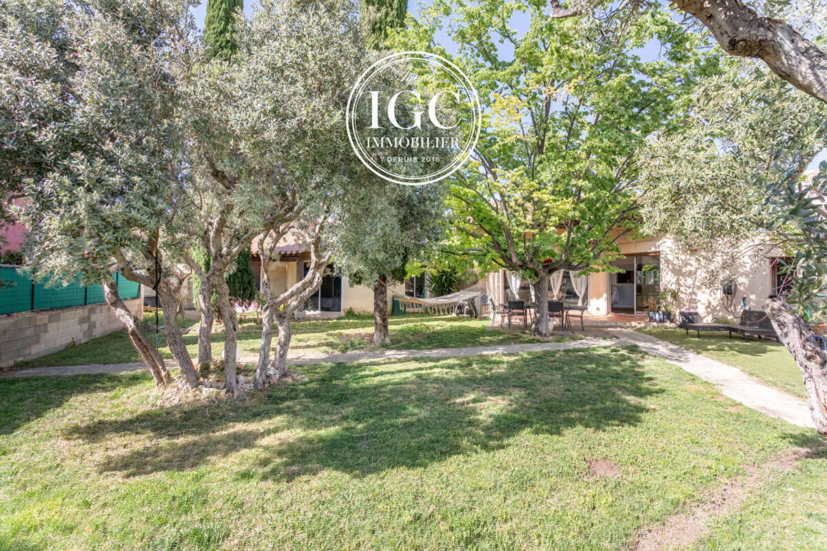 Maison type 5 - 210 m² / 1123 m² terrain - vitrolles village - photo 4