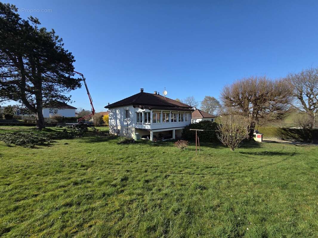Maison à DAMPIERRE-LES-BOIS