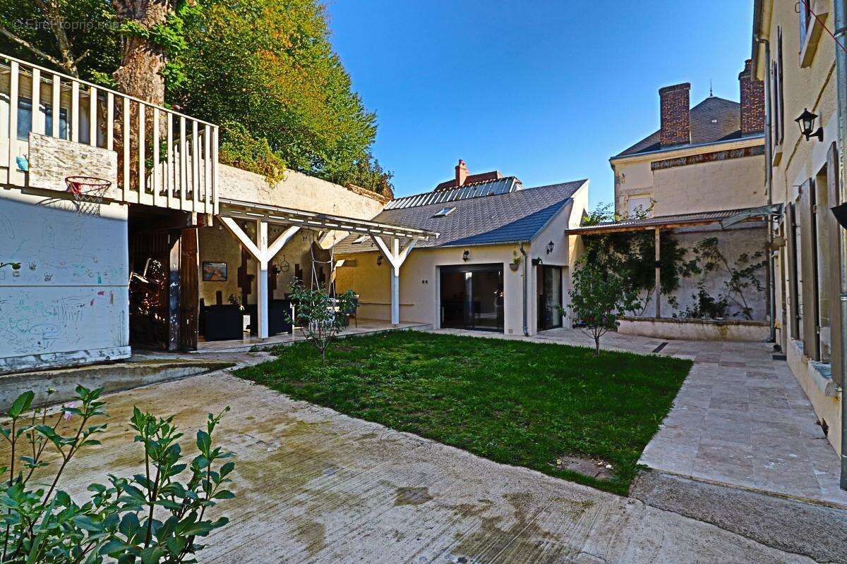 Maison à SAINT-SATUR