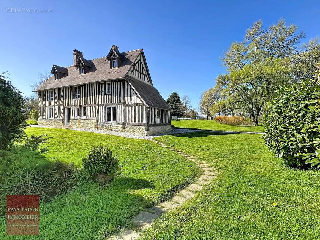 Maison à SAINT-GEORGES-EN-AUGE