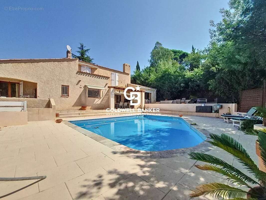 Maison à LES ISSAMBRES