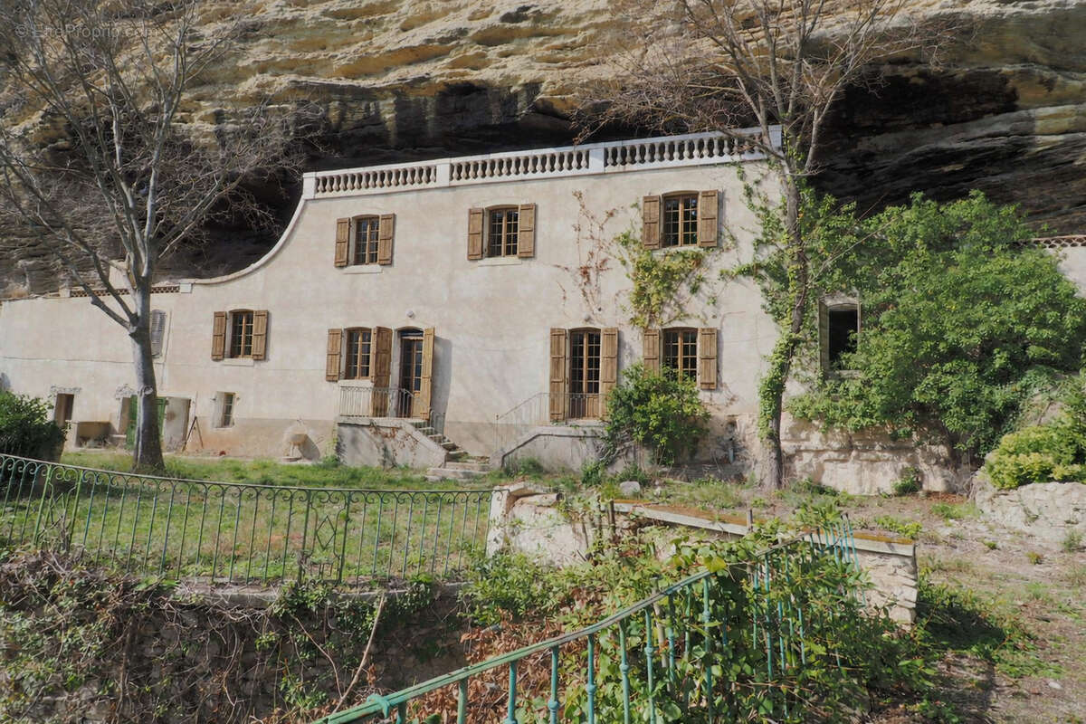Maison à L'ISLE-SUR-LA-SORGUE