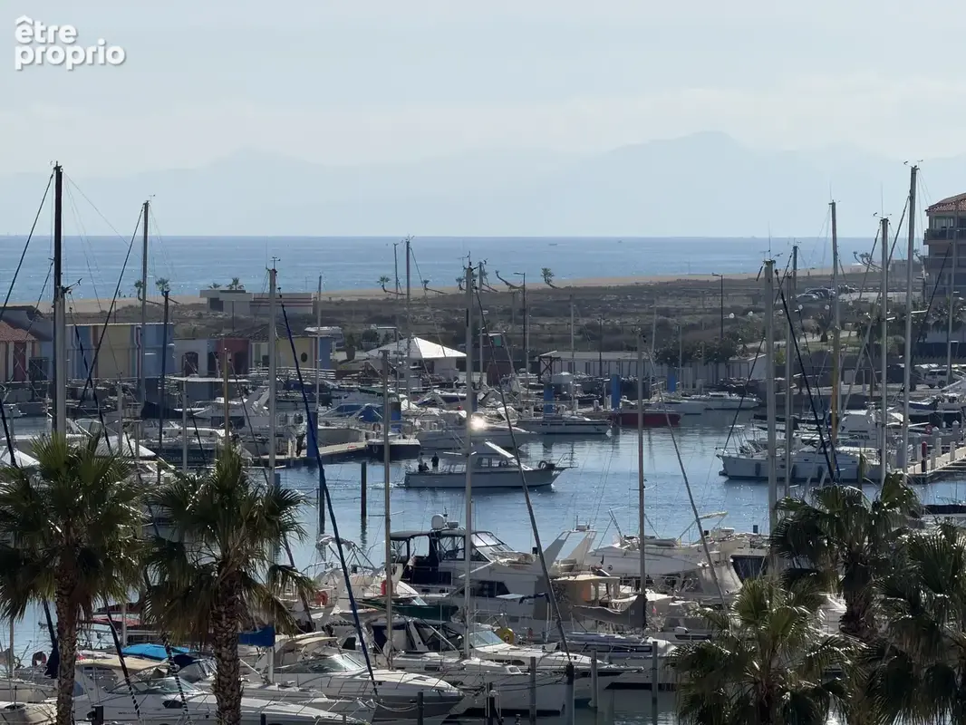 Le barcarès   front de mer   t2 vue mer avec piscine, accès direct plage et parking privatif - photo 1