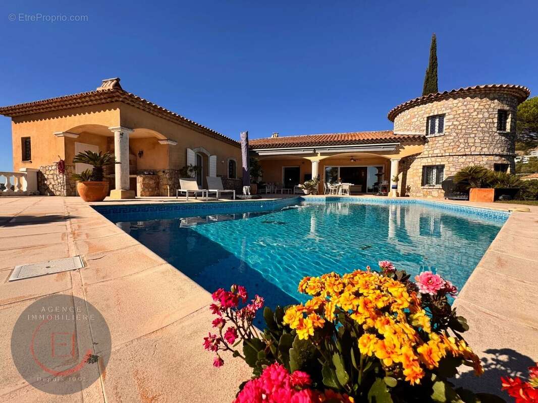Maison à LES ADRETS-DE-L'ESTEREL