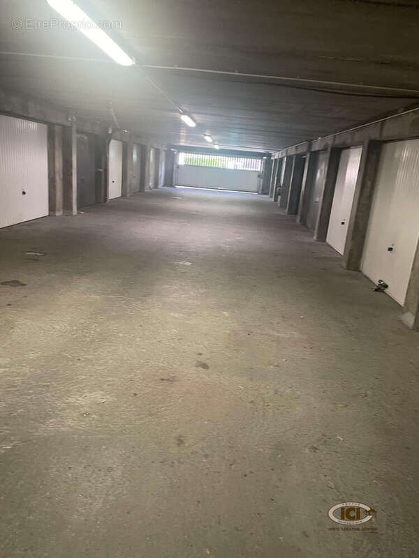 Parking 15 m² à Annemasse  - photo 2