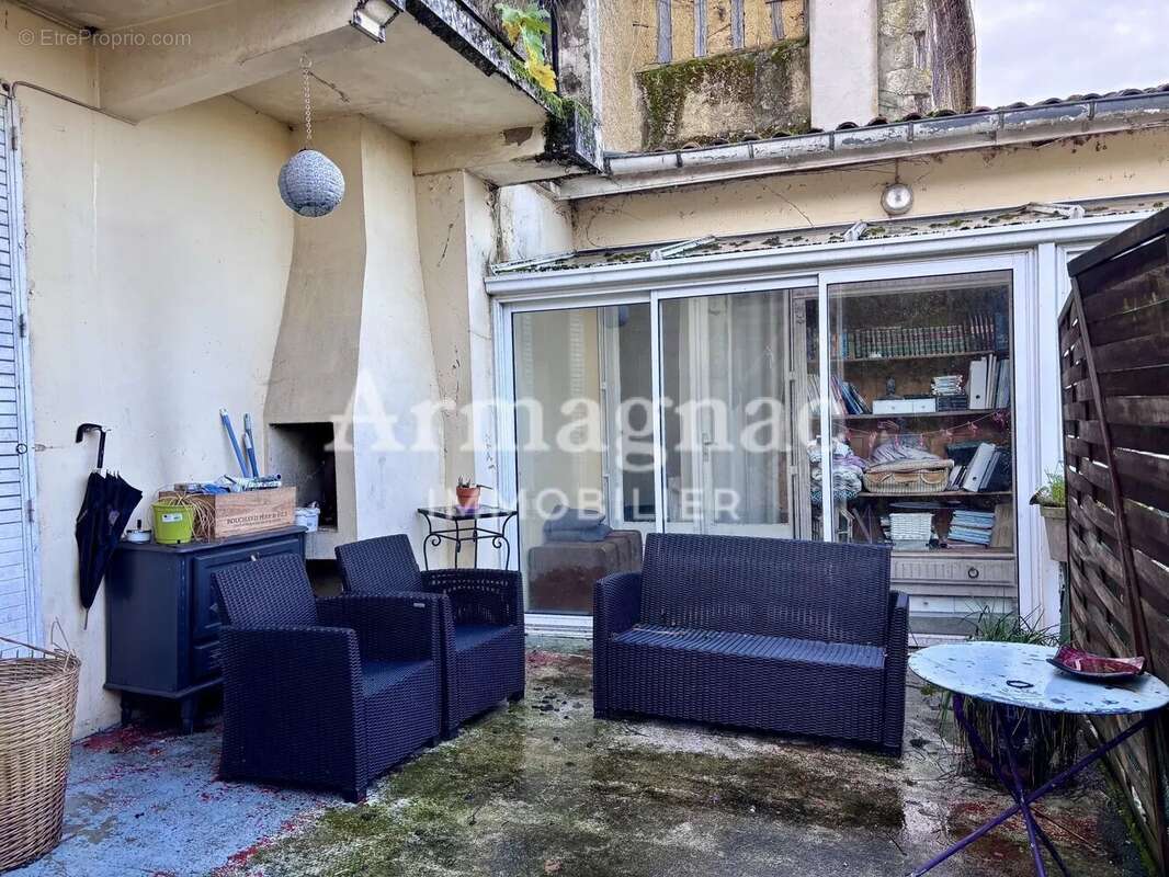 Maison à VIC-FEZENSAC