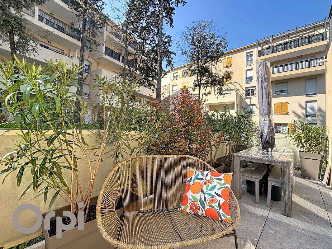 Appartement à LE MUY