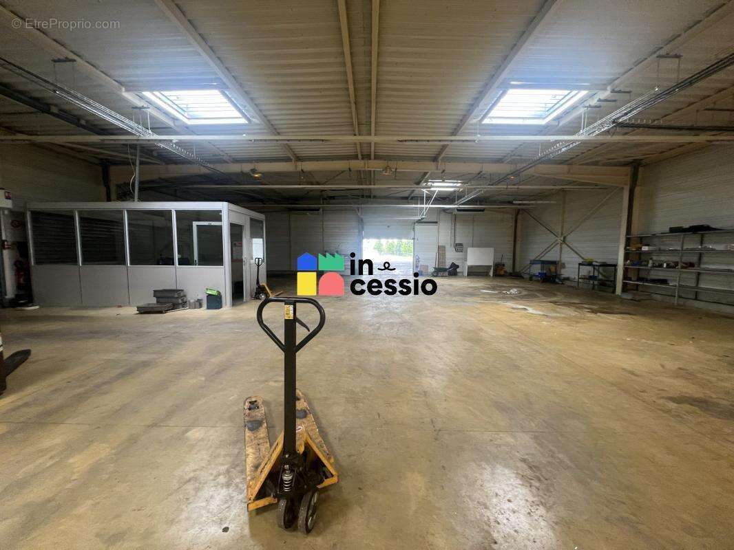 ? à vendre – local d'activité / commercial secteur vibr - photo 9