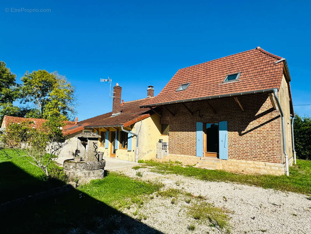 Maison à LA CHAPELLE-SAINT-SAUVEUR
