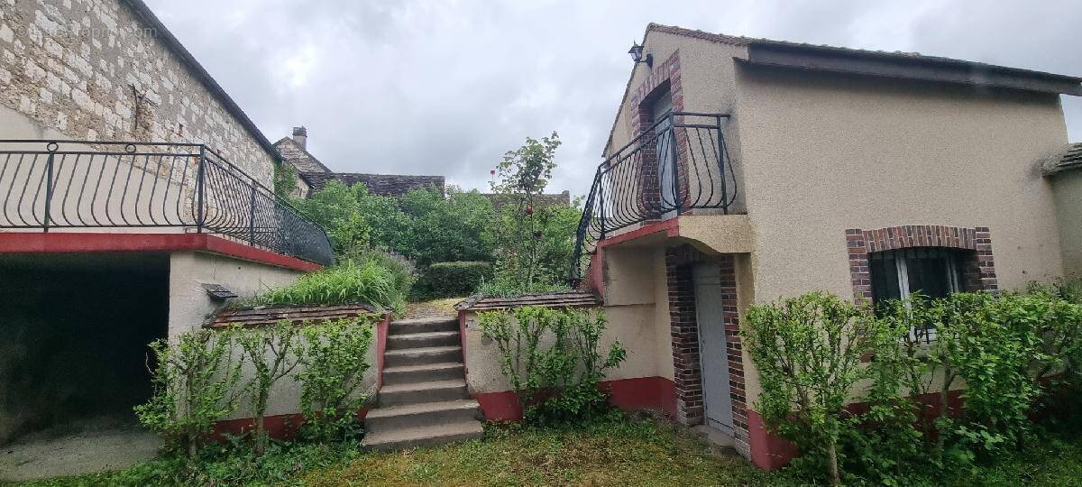 Maison à PONT-SUR-YONNE