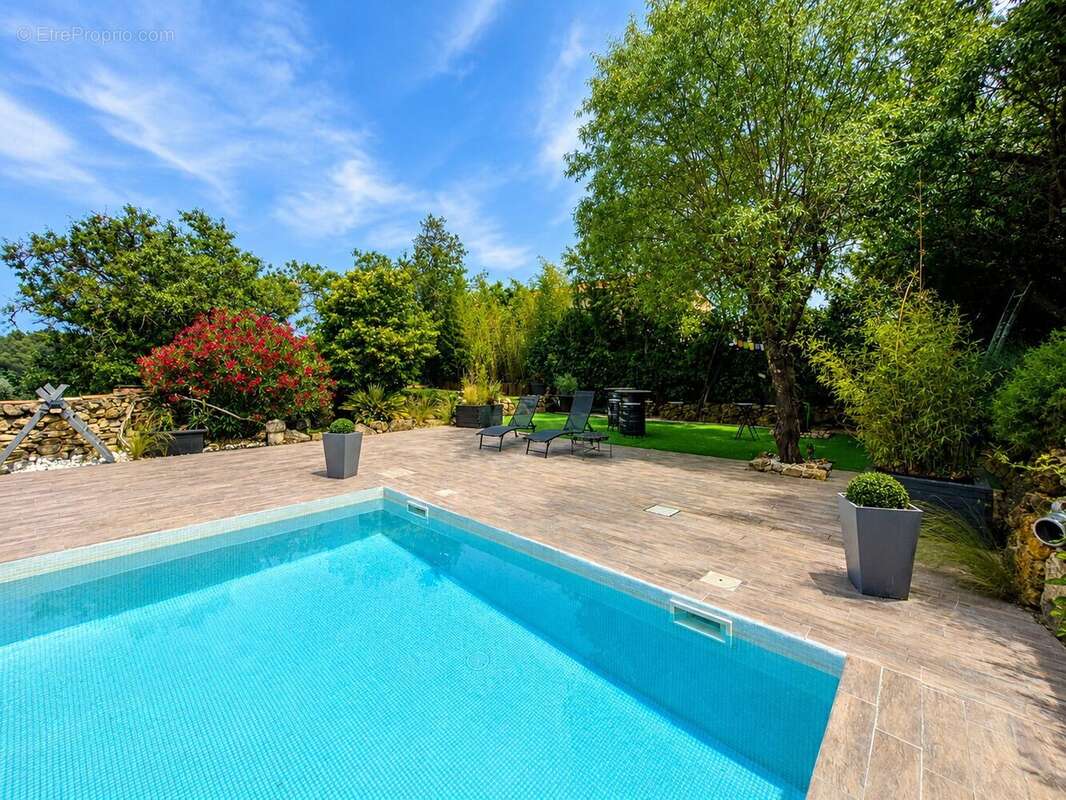 Maison 140 m² à Belcodene  - photo 2