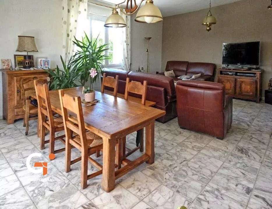 Maison à SAINT-OUEN-DE-THOUBERVILLE