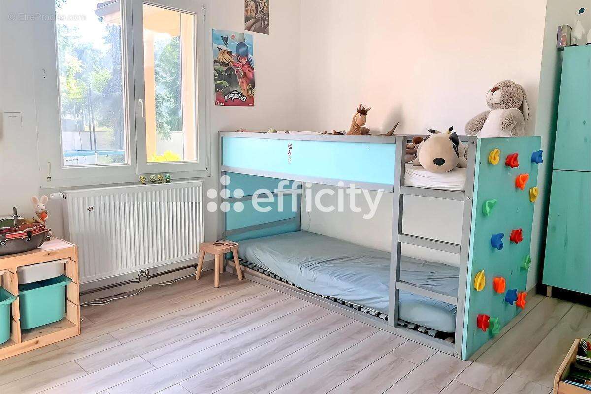 Maison 144 m² à Aigre  - photo 9