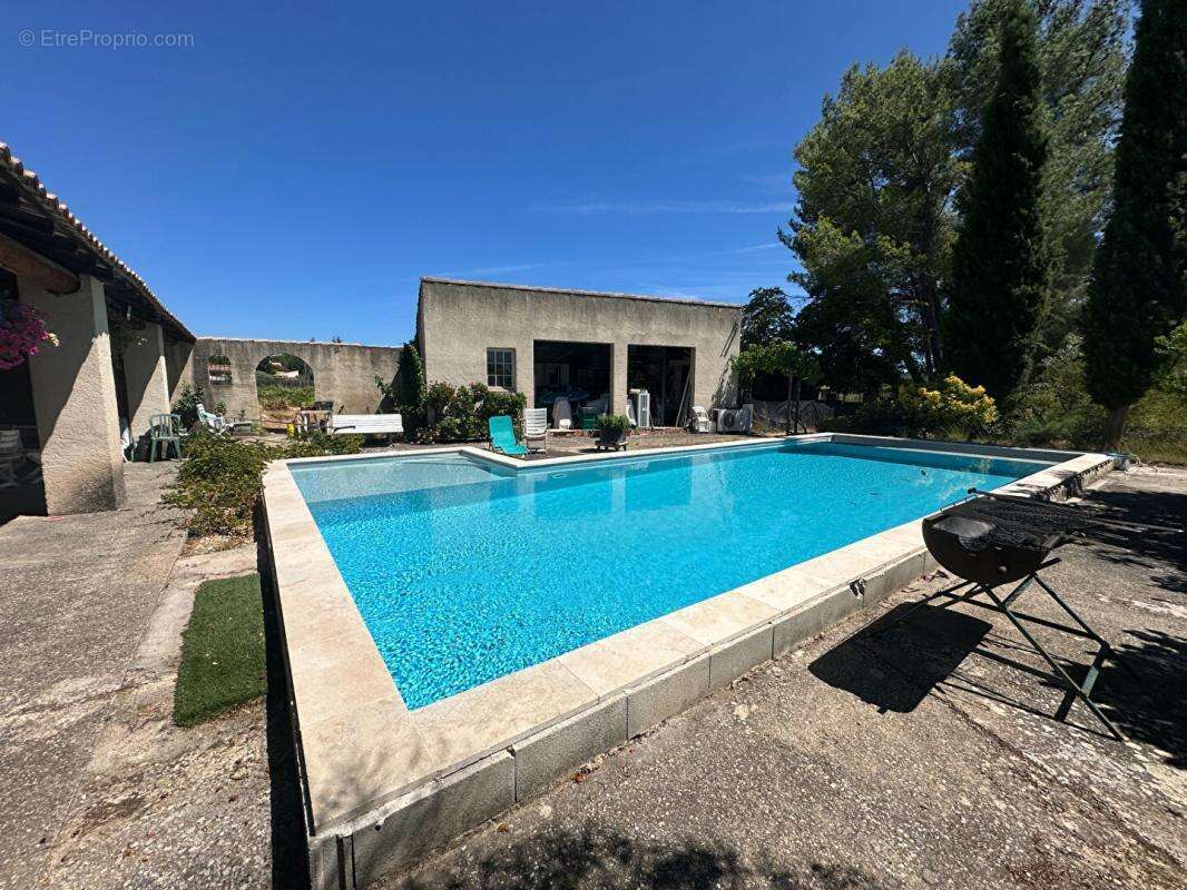 Maison à LA TOUR-D'AIGUES