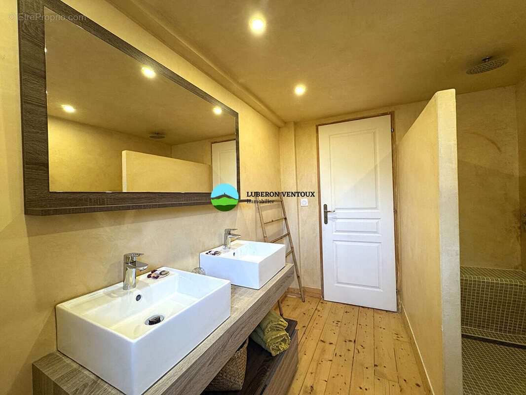 Maison à PERNES-LES-FONTAINES