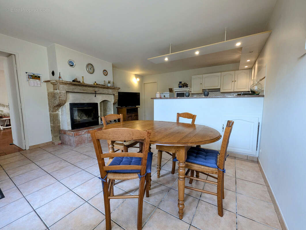 Entrée/Salle-à-manger/cuisine