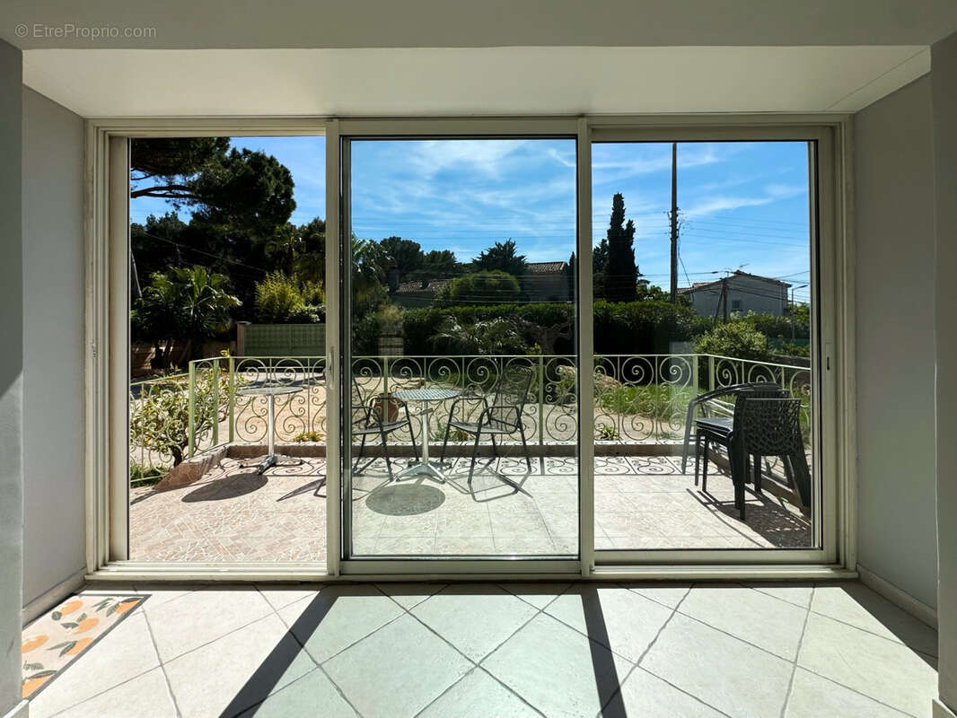 Maison à SAINT-CYR-SUR-MER