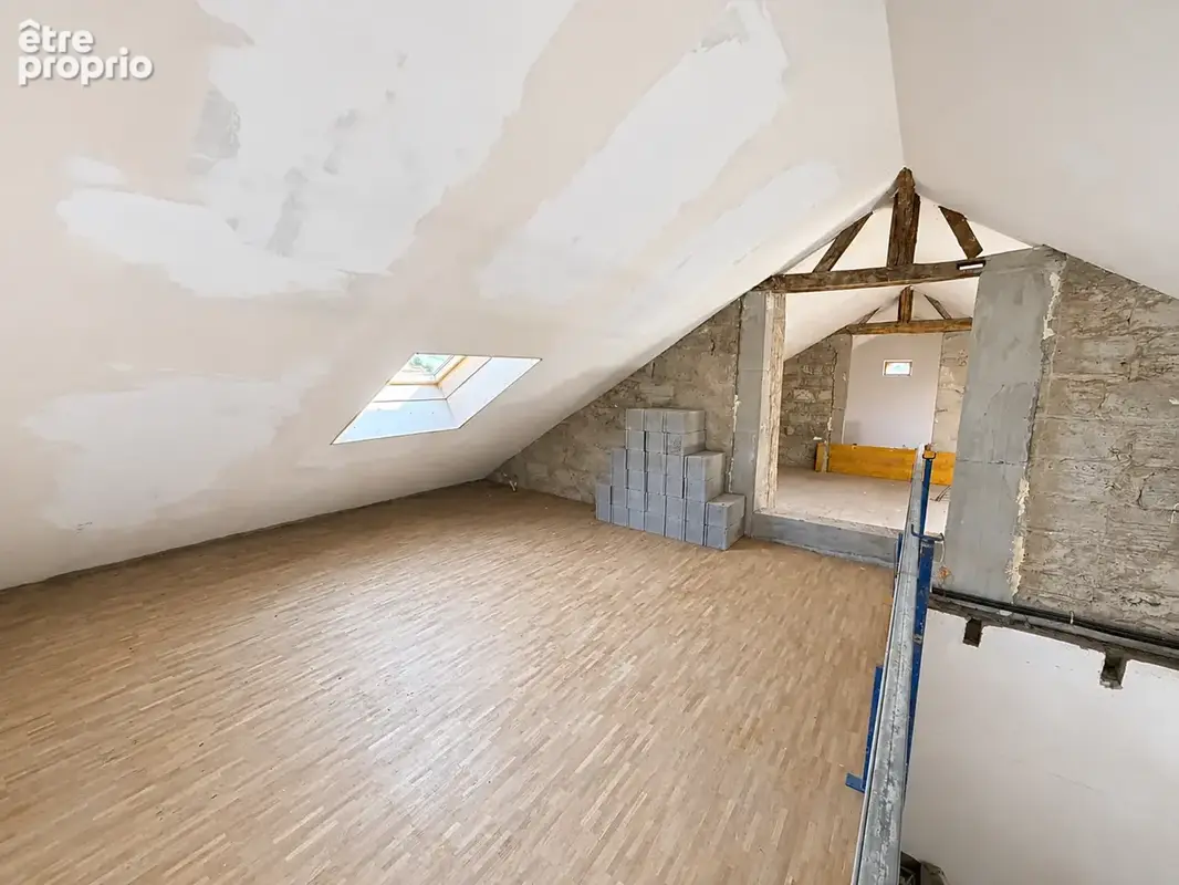 Ancien corps de ferme rénové   145 m2 habitables avec 160 m2 d’annexes - photo 6