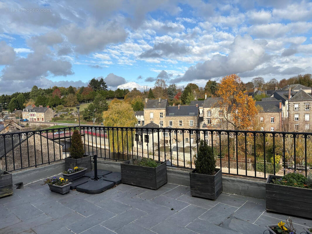 Maison à AMBRIERES-LES-VALLEES