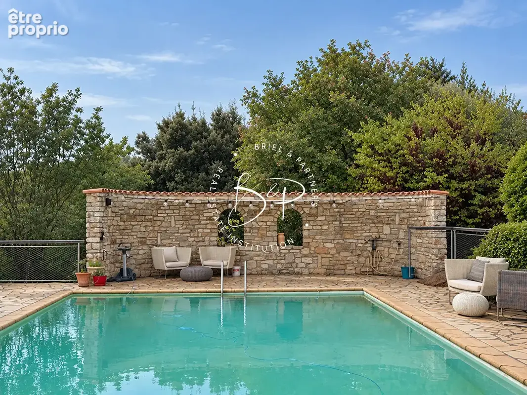 LORGUES ? Propriété avec vue dominante, piscine et appartement indépendant - photo 4