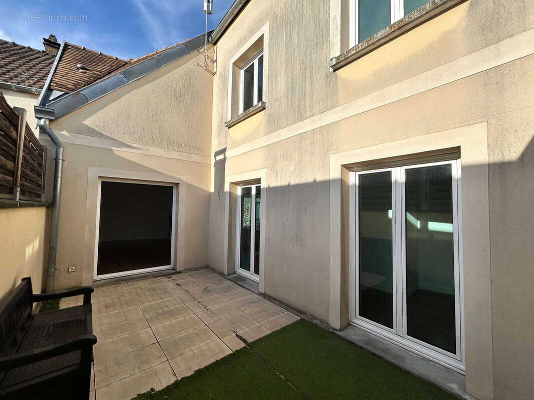 Lina (91) - maison de ville a vendre - triplex avec garages - photo 4