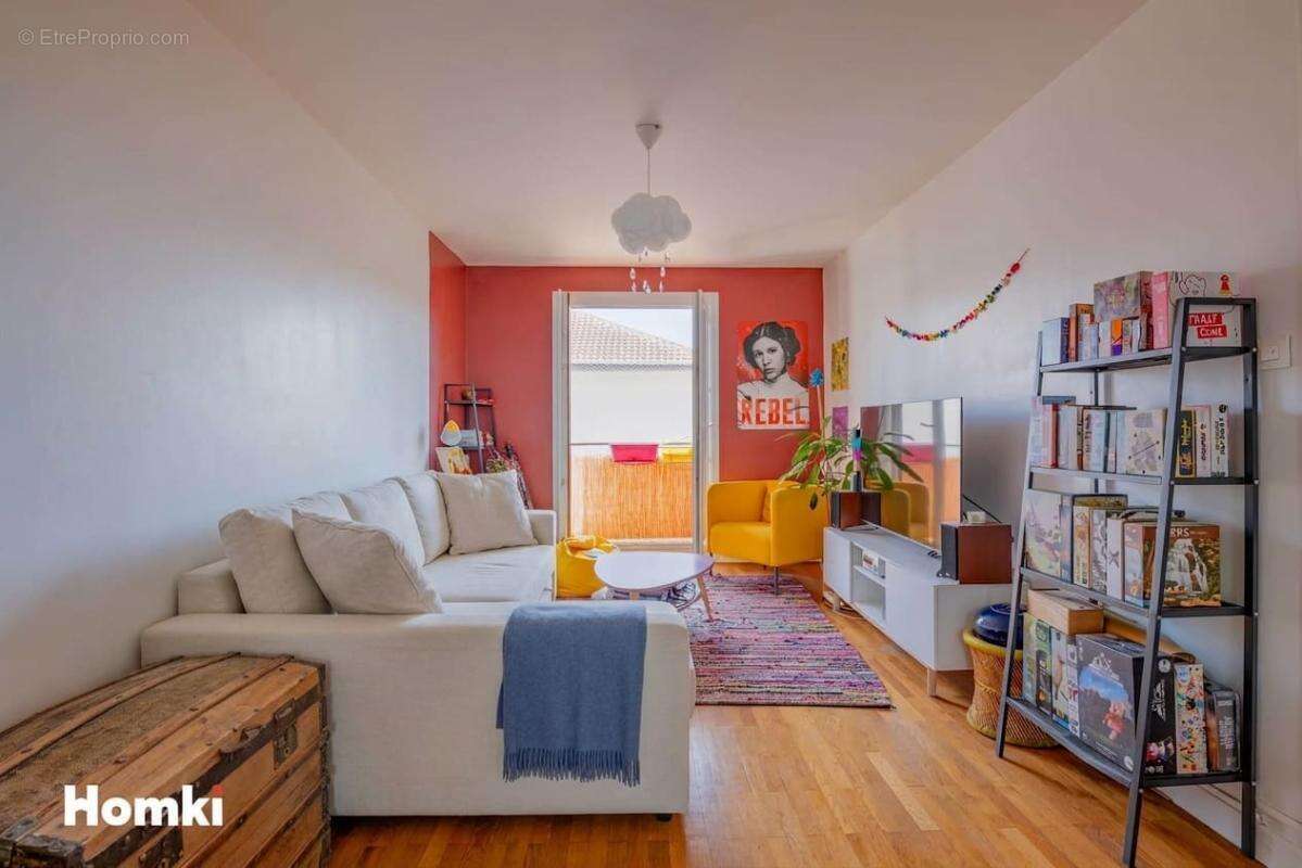 T3 (poss T4) de 68 m² - Balcon - Cave - Gratte-Ciel - photo 2