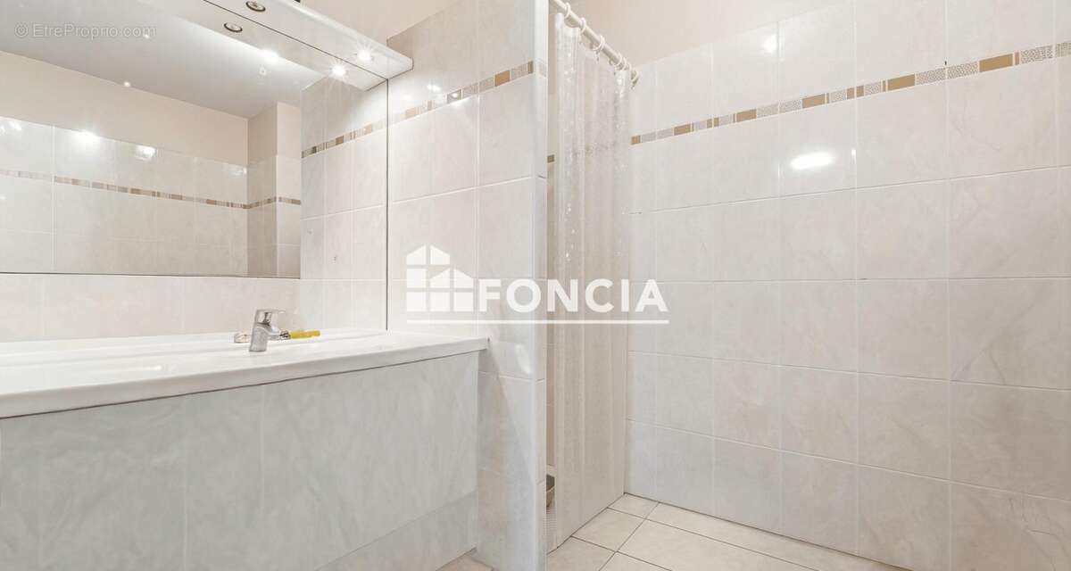 Appartement 2 pièces de 42m2 en rez-de-jardin avec terrasse et parking - loué - photo 8