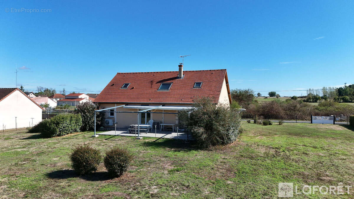 Maison à VILLENEUVE-SUR-ALLIER
