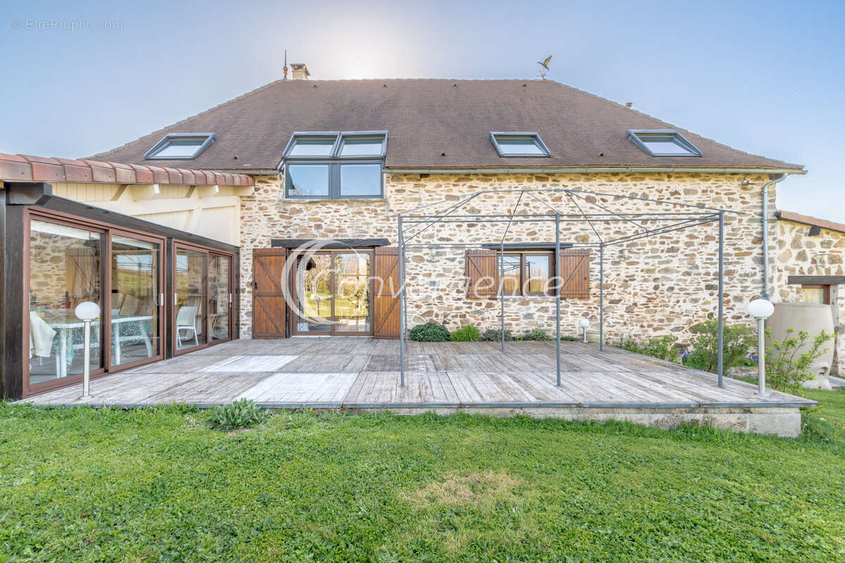 Maison à SAINT-GERMAIN-LES-BELLES