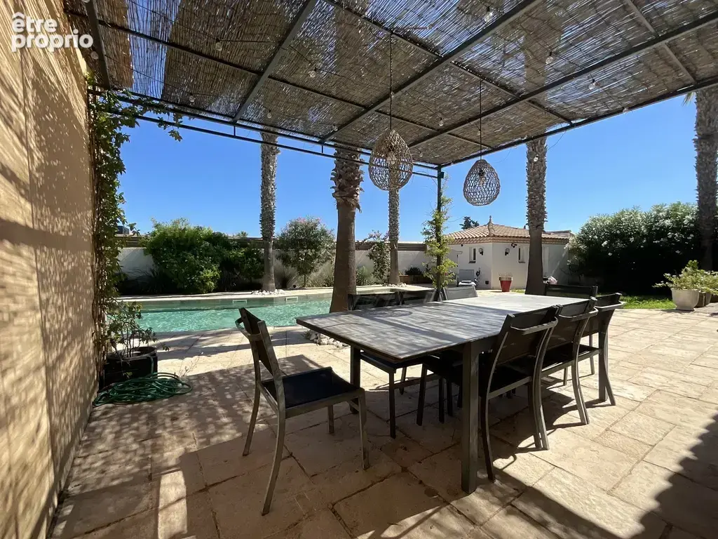 Villa de charme avec piscine, jardin paysager, double garage et prestations premium - photo 23