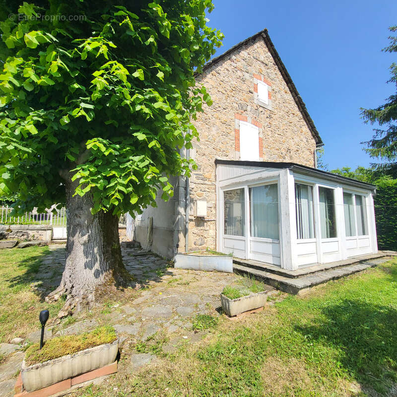 Maison à RIOM-ES-MONTAGNES