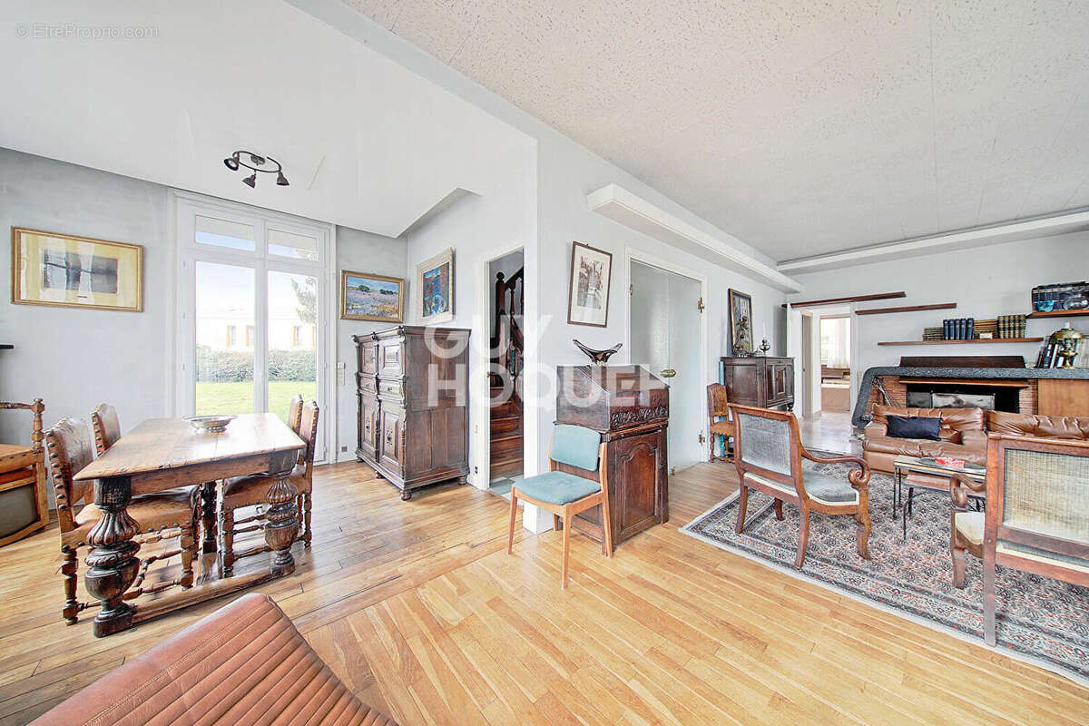 Maison à FONTENAY-TRESIGNY