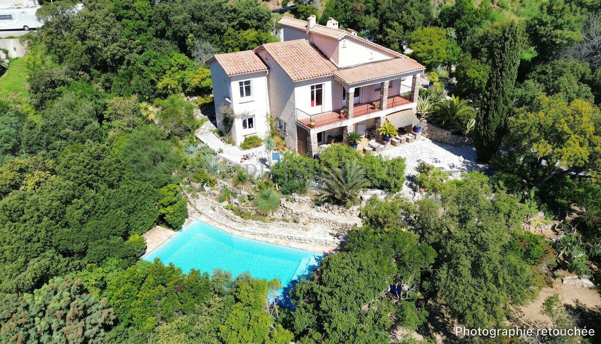 Maison à LES ISSAMBRES